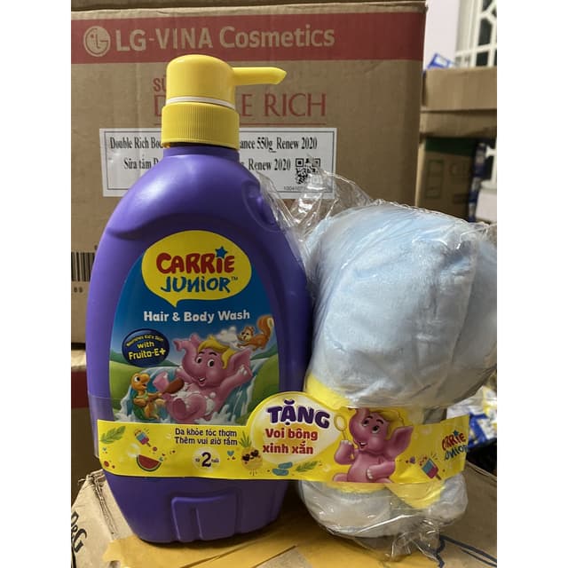 Tắm Gội Carrie em bé 700ml kèm thú bông