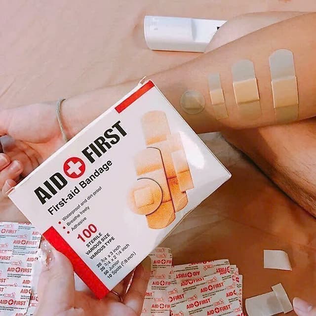 Hộp băng keo cá nhân 100 miếng AID FIRST.