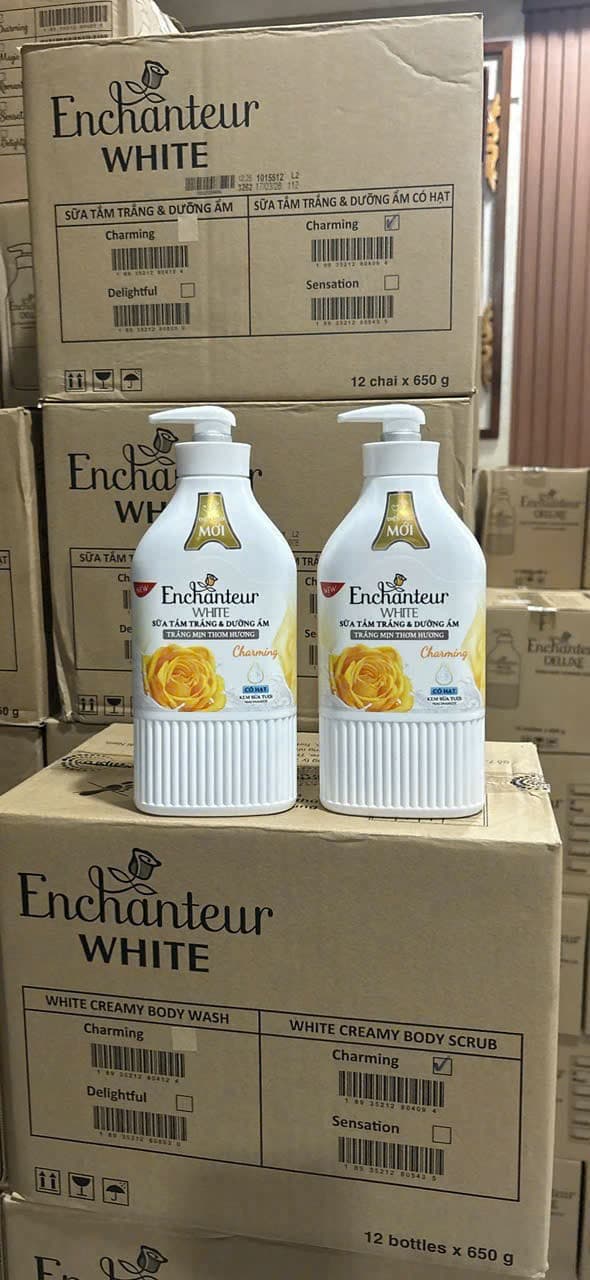 Sữa tắm hạt Enchanteur Vàng 650g
