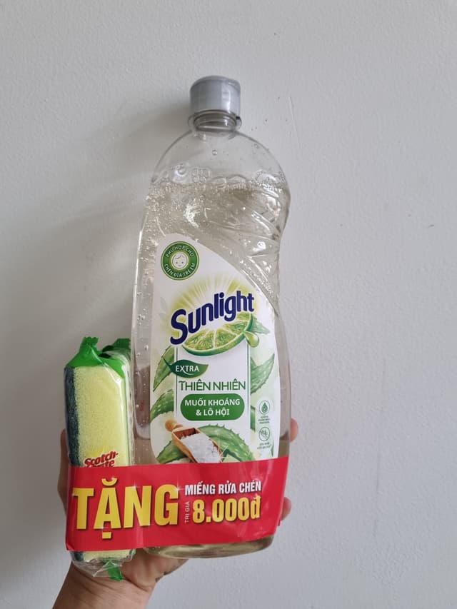 Thùng 10 chai Rửa chén Sunlight Trắng 750ml kèm   